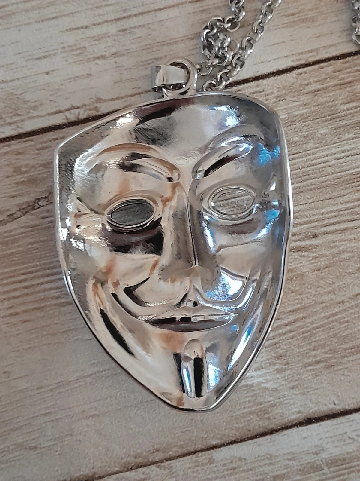 collier masque tiré du film, V for Vendetta – photo 4